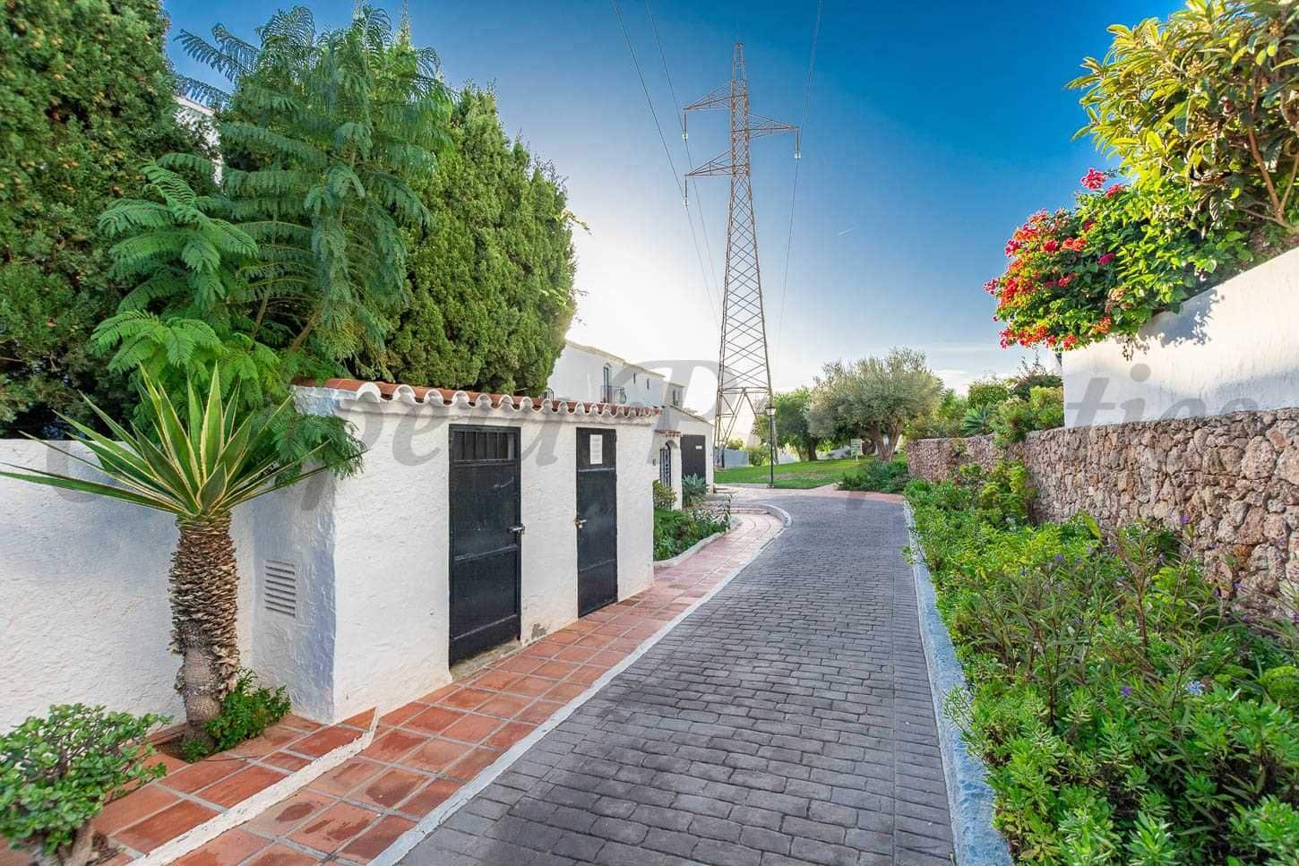 2 soveværelse Rækkehus til leje i Nerja - € 850 (Ref: 10076367)