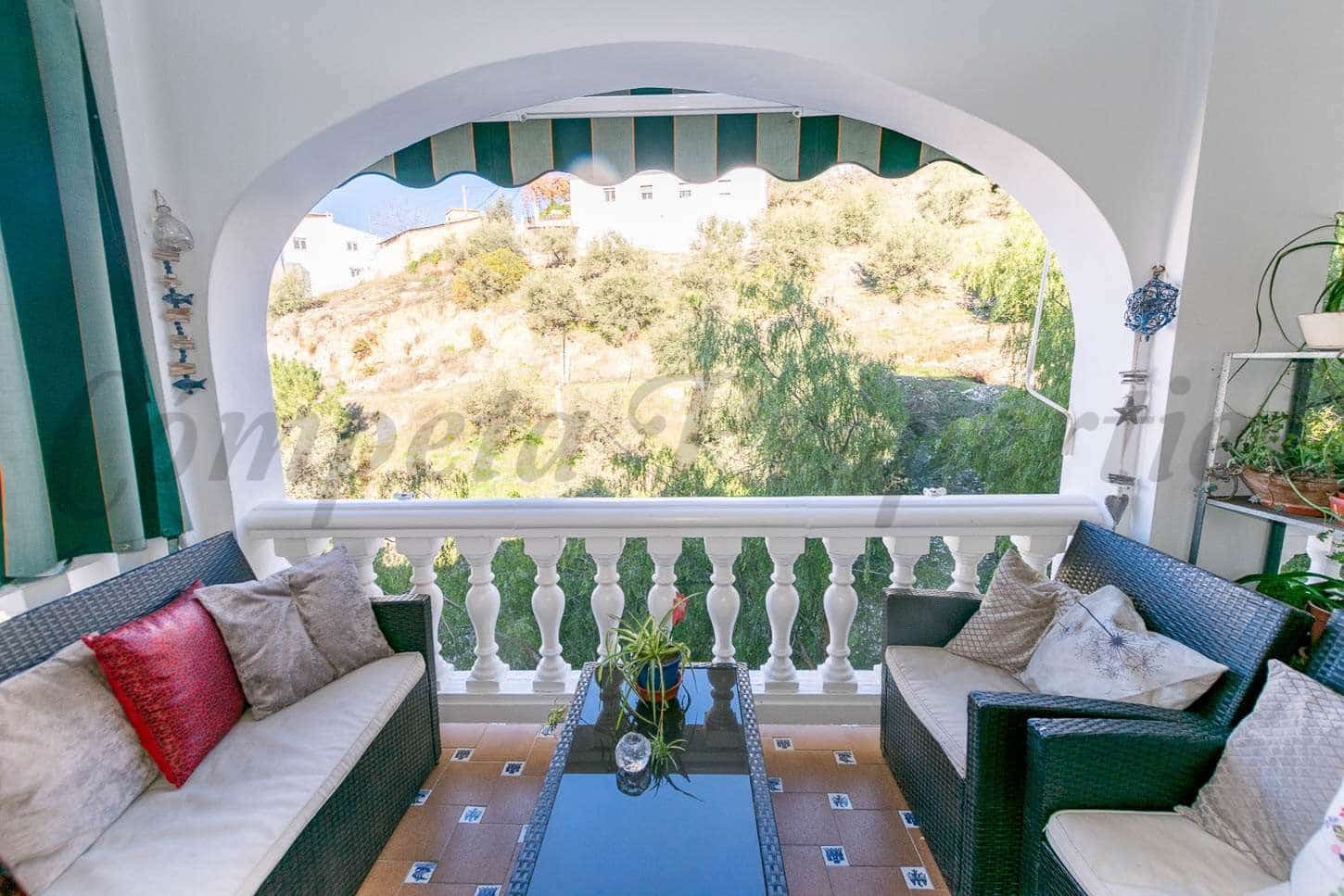 Casa de 4 habitaciones en Cómpeta en venta - 365.000 € (Ref: 10076370)
