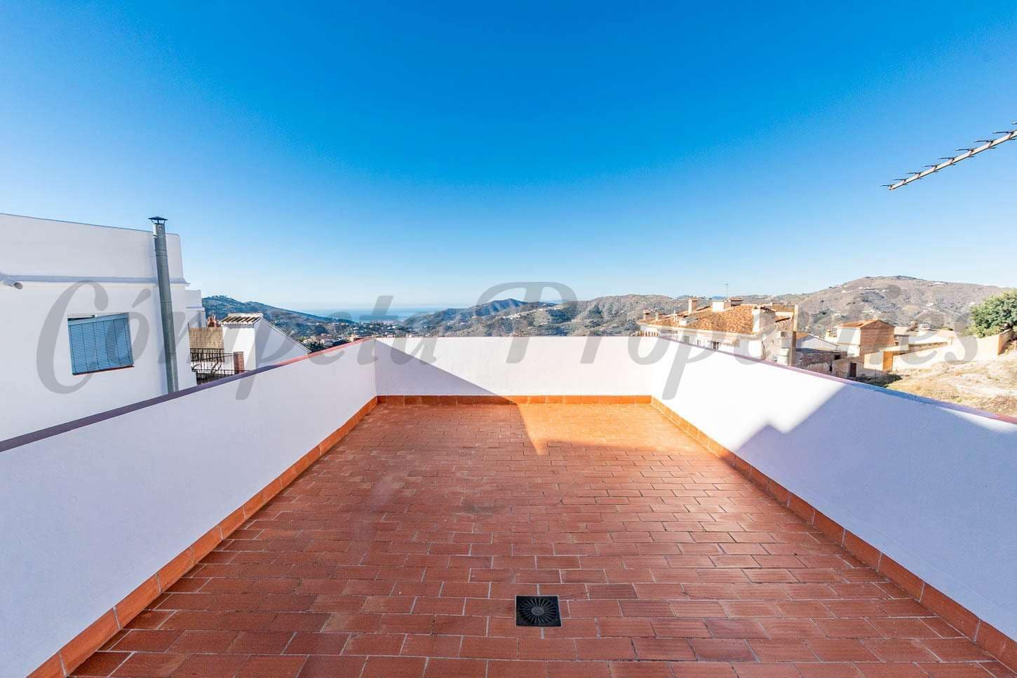 Casa de 4 habitaciones en Cómpeta en venta - 365.000 € (Ref: 10076370)