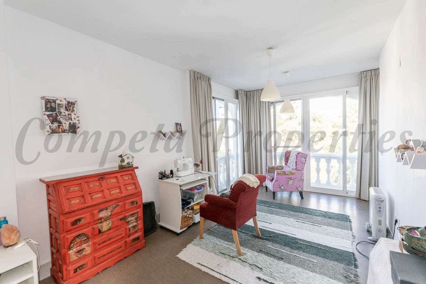 Casa de 4 habitaciones en Cómpeta en venta - 365.000 € (Ref: 10076370)