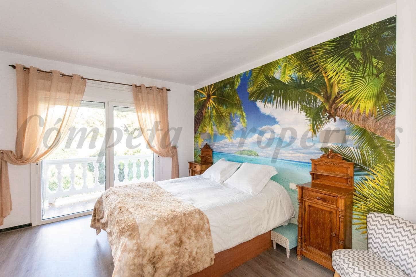 Casa de 4 habitaciones en Cómpeta en venta - 365.000 € (Ref: 10076370)