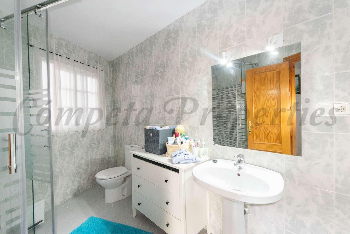 Casa de 4 habitaciones en Cómpeta en venta - 365.000 € (Ref: 10076370)