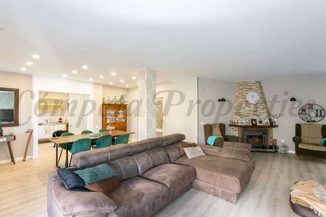 Casa de 4 habitaciones en Cómpeta en venta - 365.000 € (Ref: 10076370)