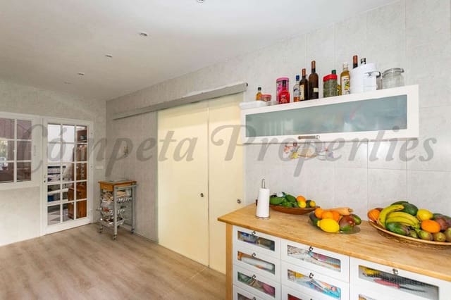 Casa de 4 habitaciones en Cómpeta en venta - 365.000 € (Ref: 10076370)