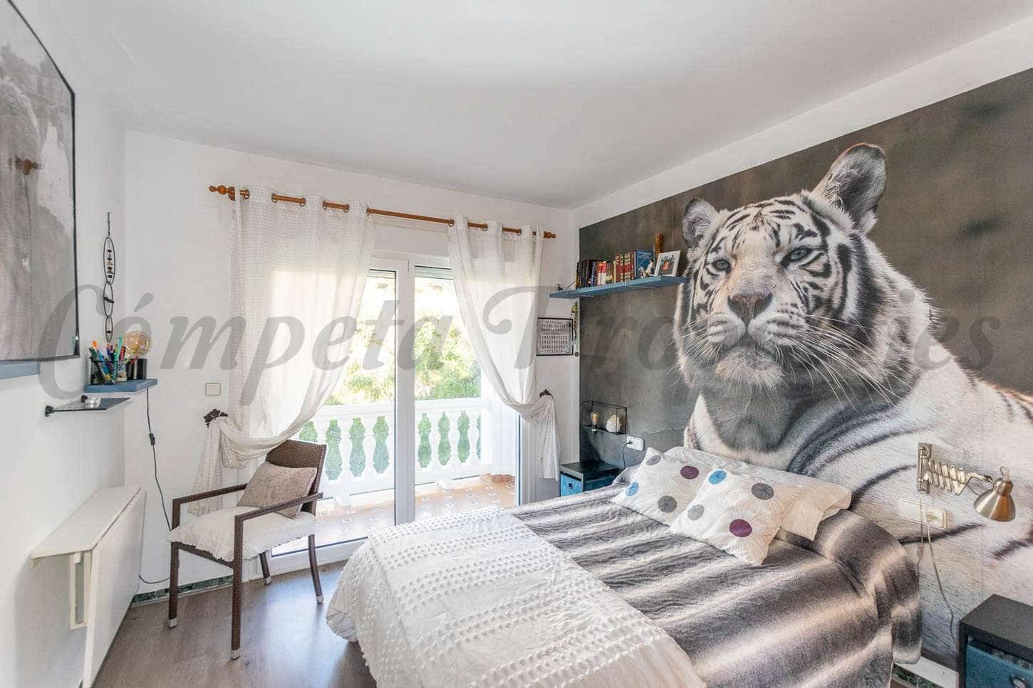 Casa de 4 habitaciones en Cómpeta en venta - 365.000 € (Ref: 10076370)