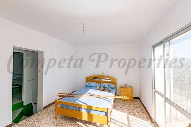 3 soveværelse Byhus til salg i Corumbela, Sayalonga - € 99.000 (Ref: 10076371)