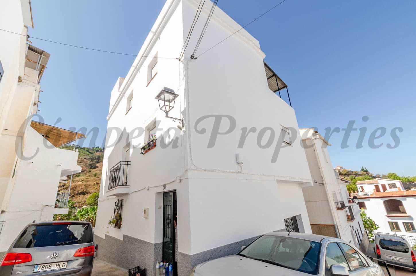 5 soverom Hus til salgs i Competa med garasje - € 332 000 (Ref: 10076373)