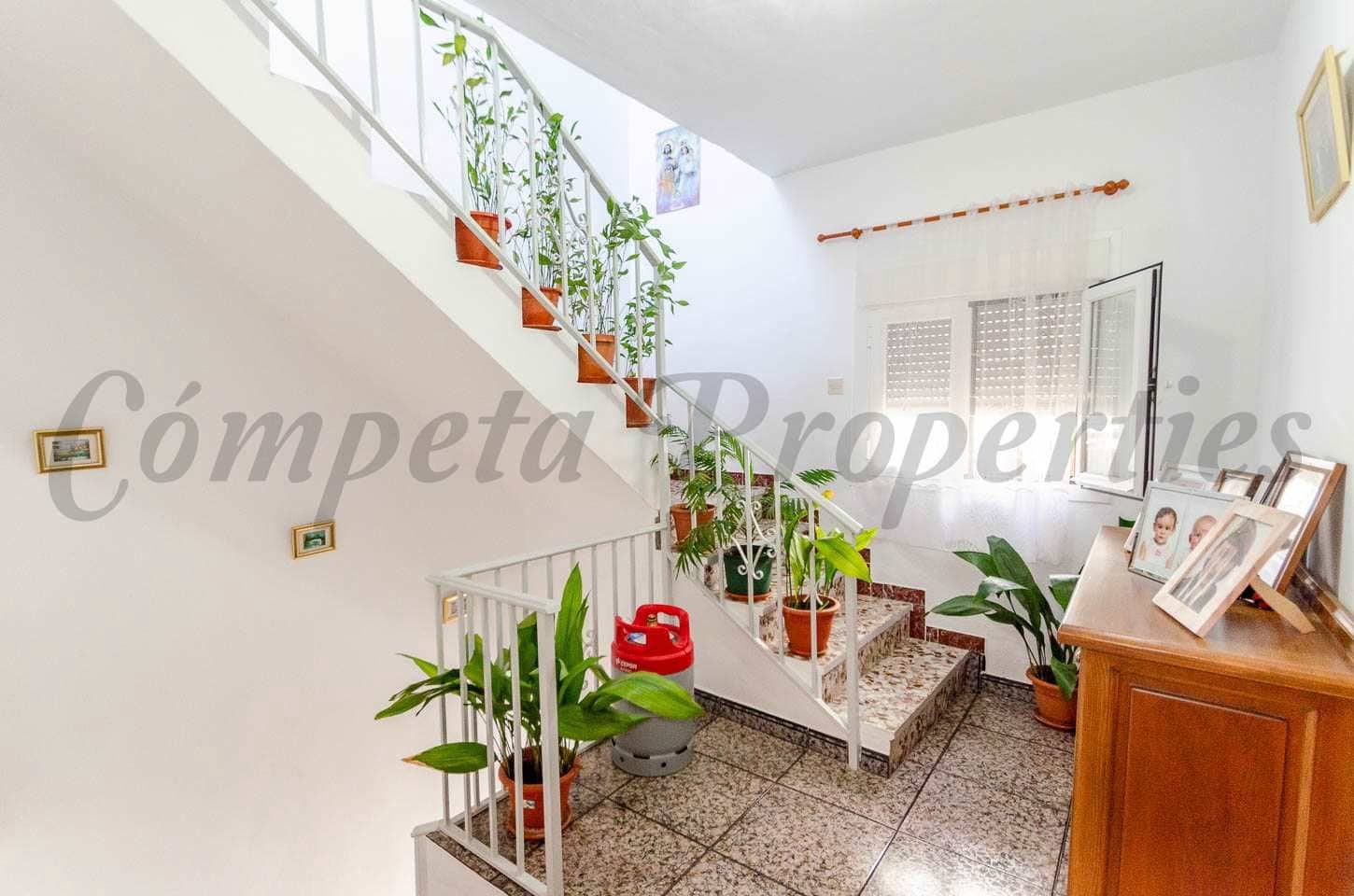 5 soverom Hus til salgs i Competa med garasje - € 332 000 (Ref: 10076373)