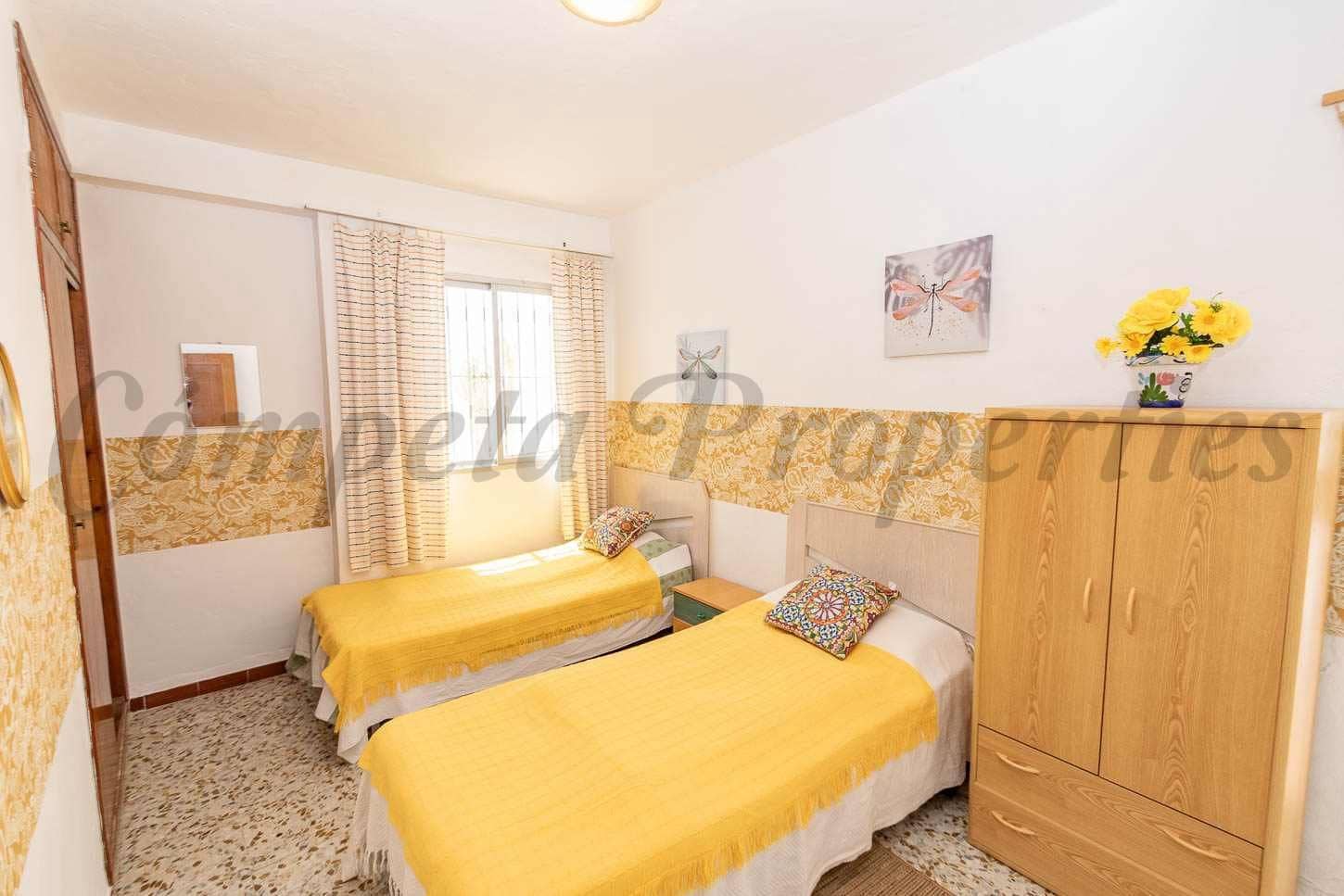 4 slaapkamer Huis te koop in Torrox met garage - € 295.000 (Ref: 10076380)