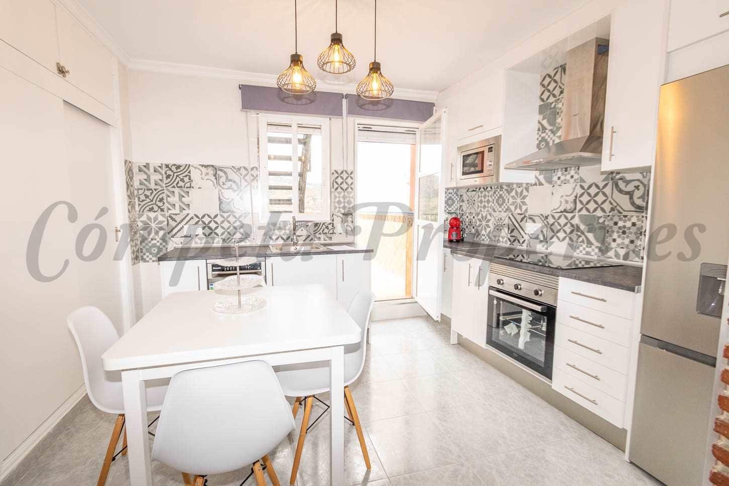   2 soveværelse   ferieByhus i Torrox     - € 1.000 (Ref: 10076387)