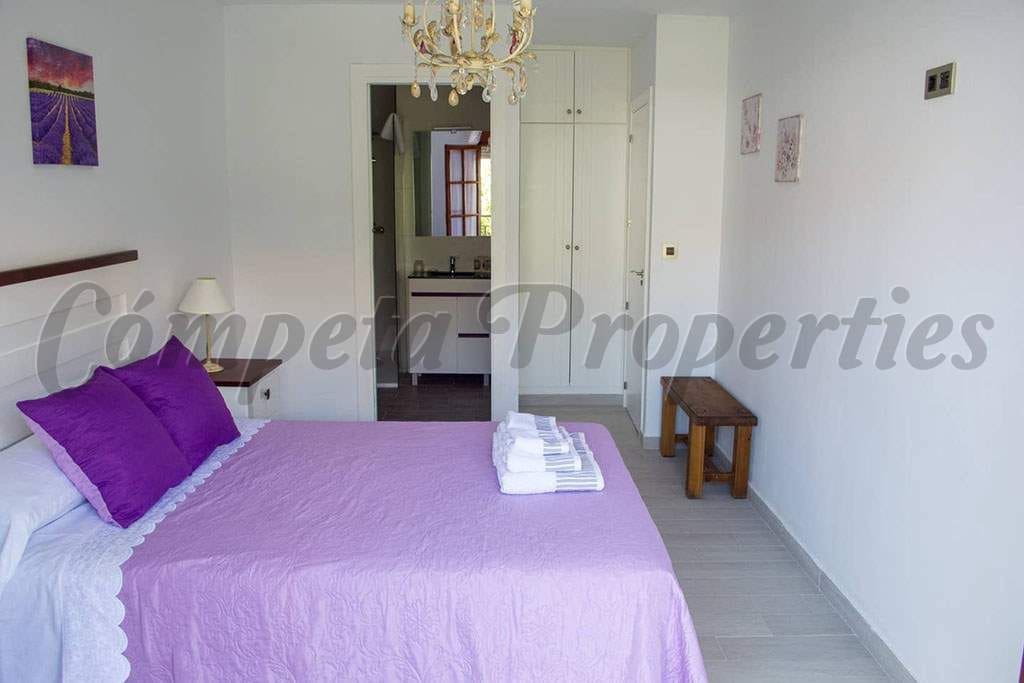   3 soveværelse   ferieRækkehus i Torrox-Costa   med   swimmingpool   - € 1.375 (Ref: 10076388)