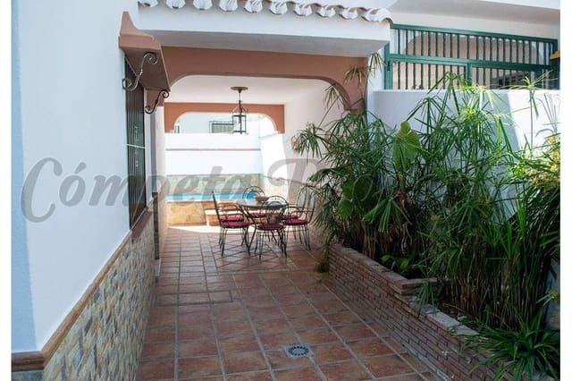   3 soveværelse   ferieRækkehus i Urbanización Santa Rosa, Torrox med   swimmingpool   - € 1.375 (Ref: 10076388)