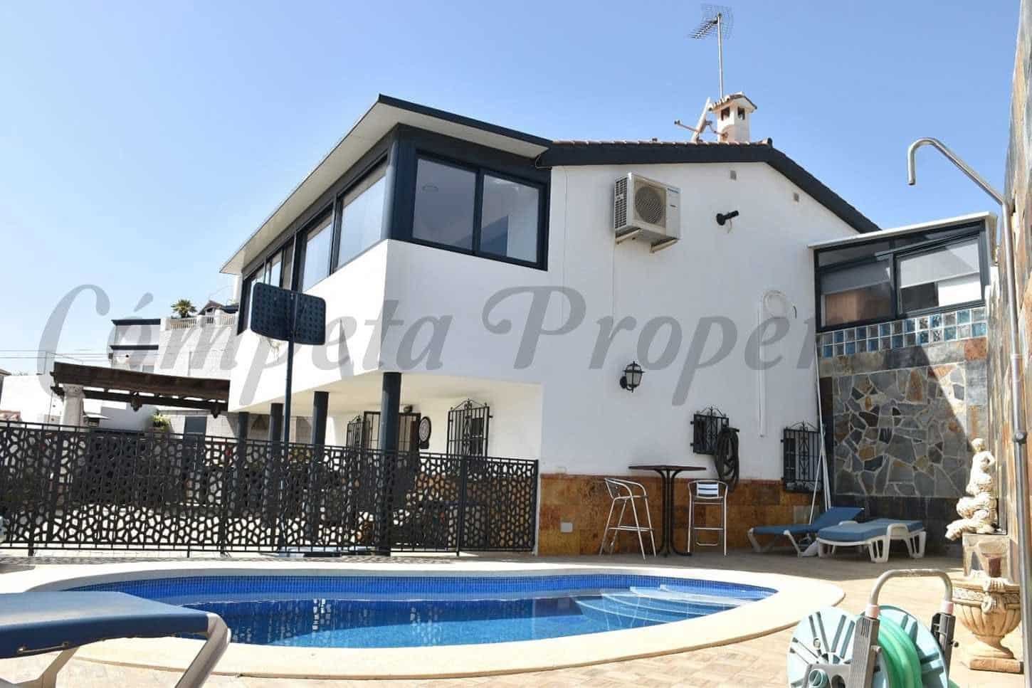 3 chambre Villa/Maison à vendre à Nerja avec piscine garage - 630 000 € (Ref: 10076394)