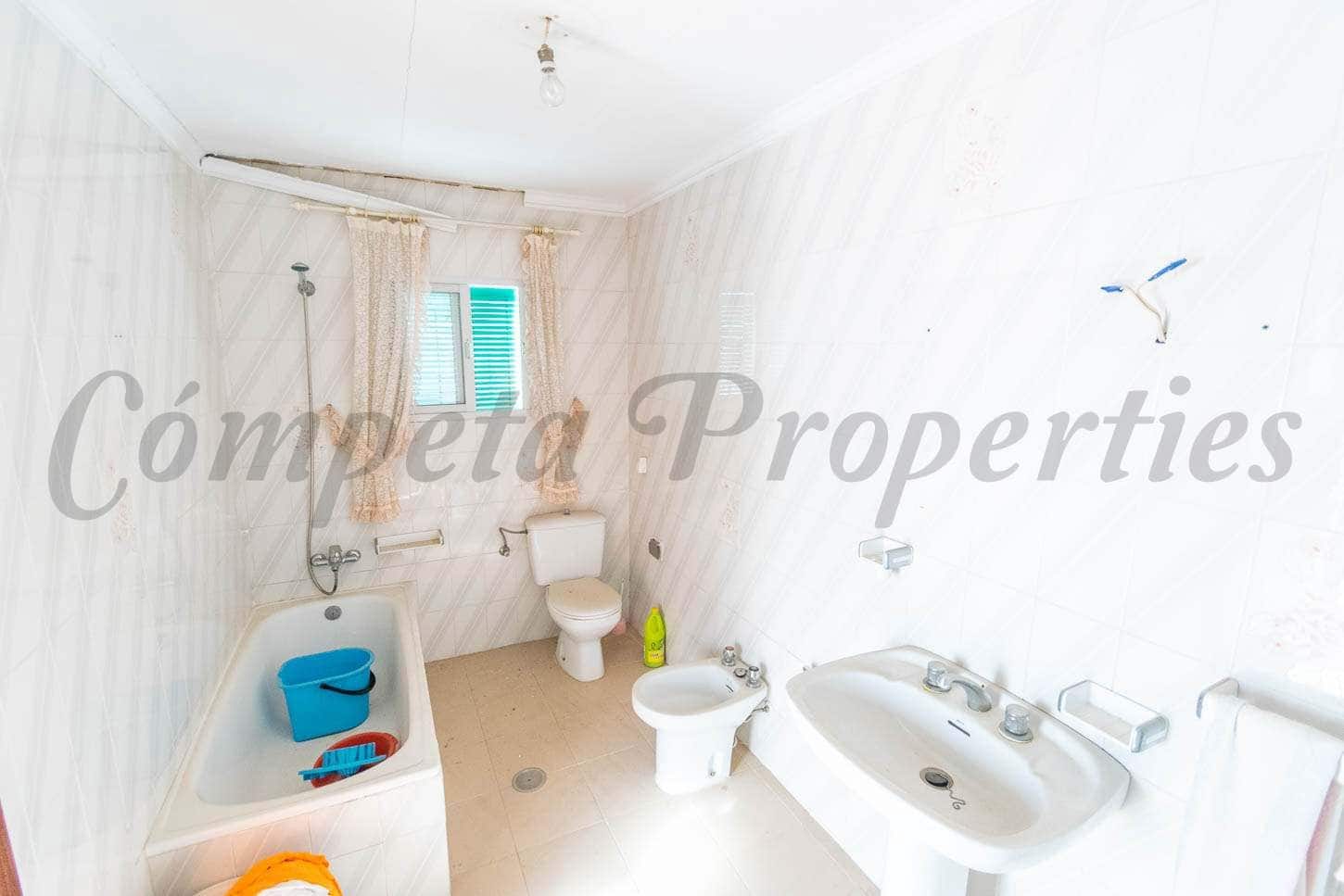 3 Zimmer Haus zu verkaufen in Sayalonga - 126.000 € (Ref: 10076400)