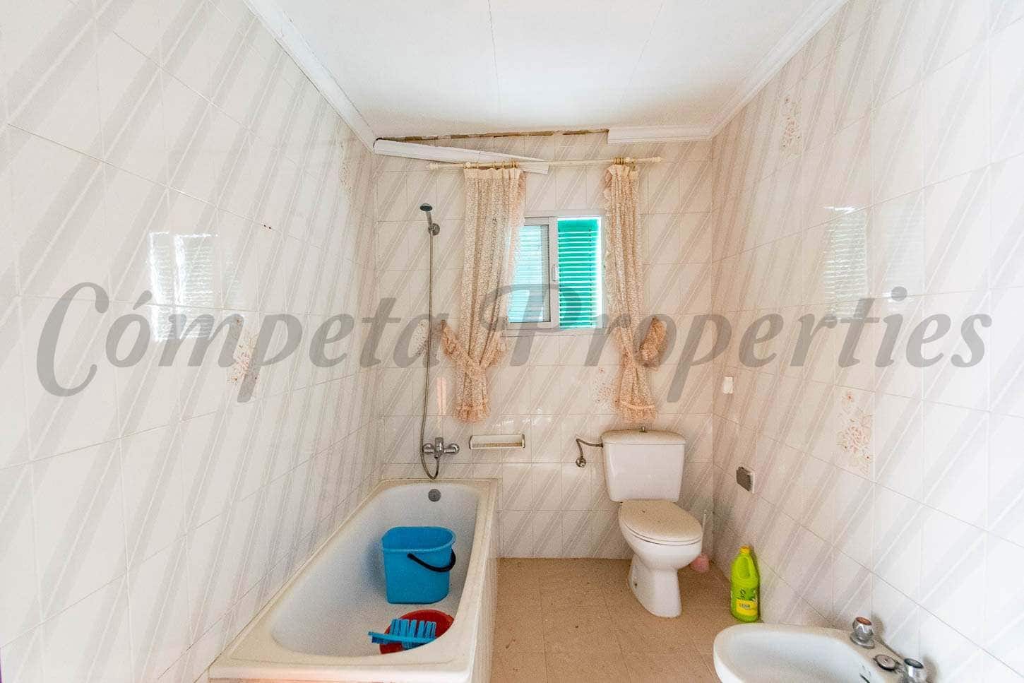 3 Zimmer Haus zu verkaufen in Sayalonga - 126.000 € (Ref: 10076400)