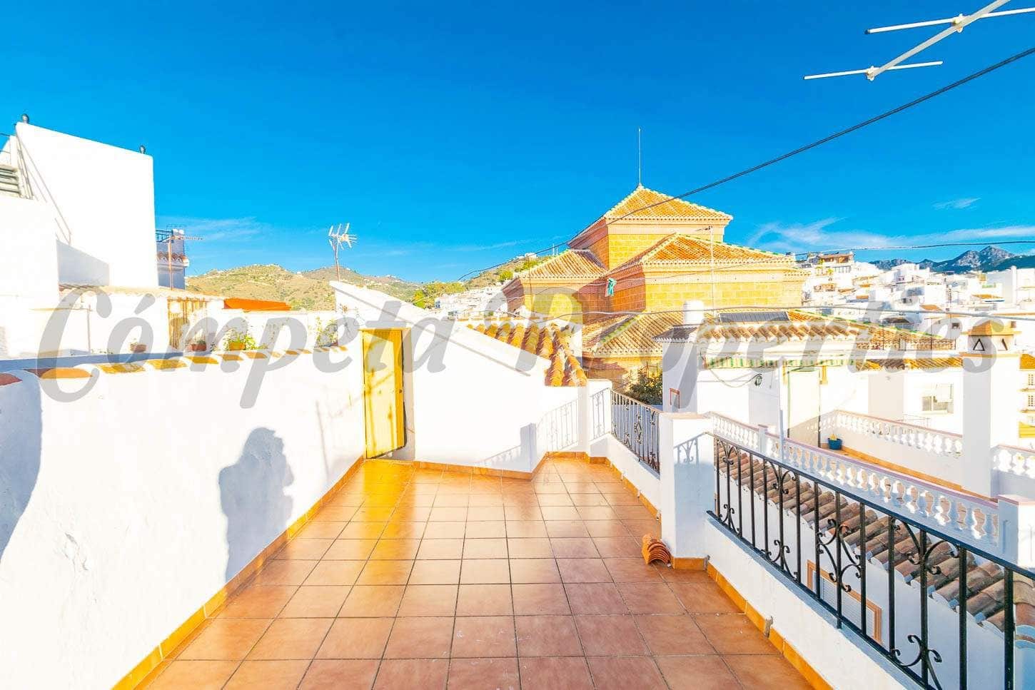 Casa de 3 habitaciones en Torrox en venta - 190.000 € (Ref: 10076403)
