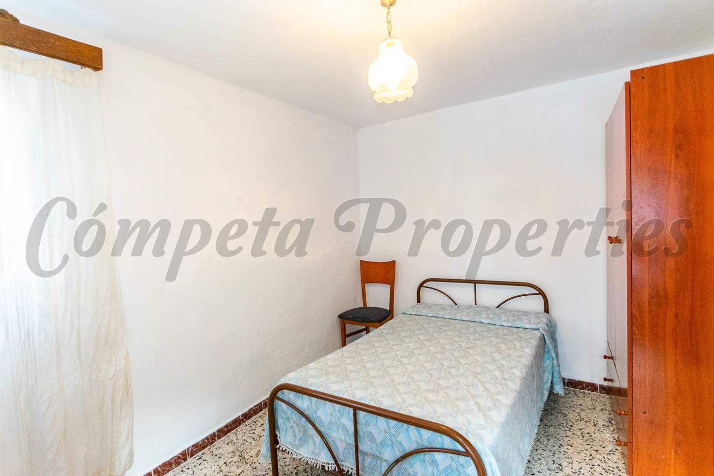 Casa de 3 habitaciones en Torrox en venta - 190.000 € (Ref: 10076403)