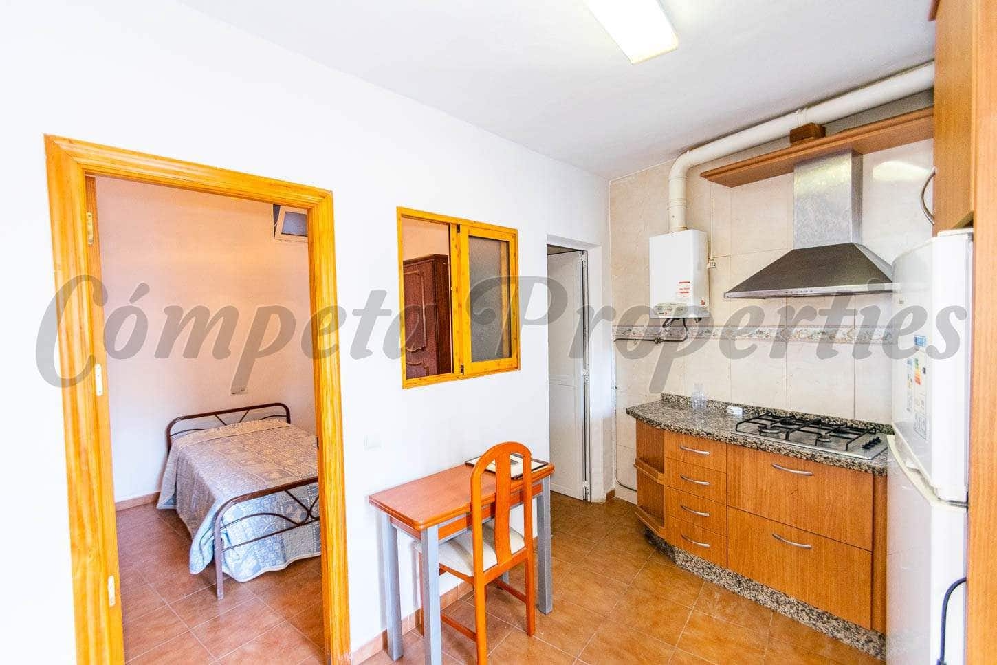 Casa de 3 habitaciones en Torrox en venta - 190.000 € (Ref: 10076403)
