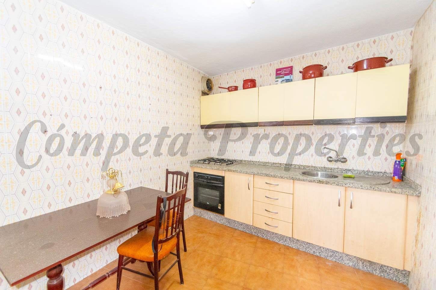 Casa de 3 habitaciones en Torrox en venta - 190.000 € (Ref: 10076403)