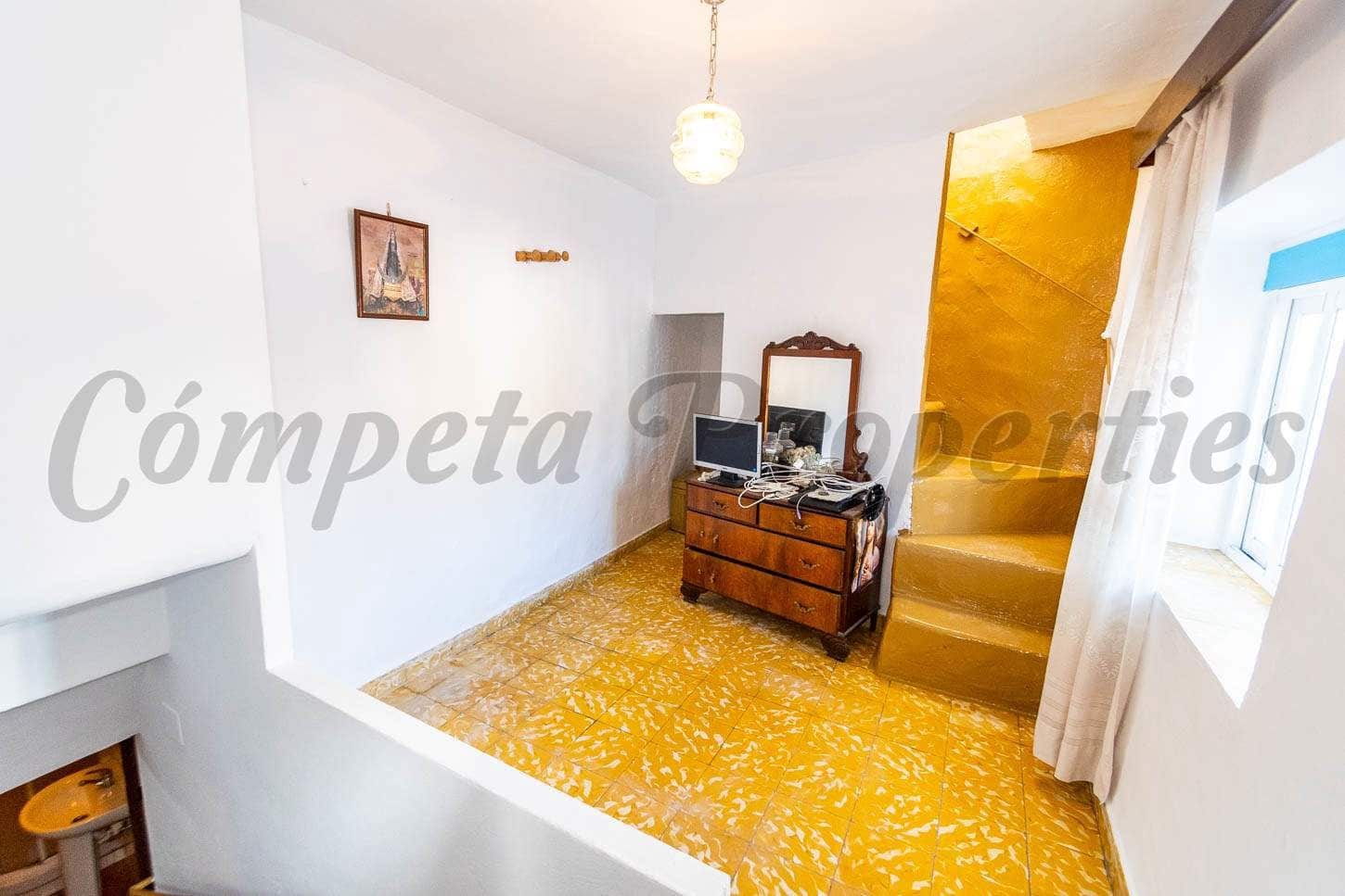 Casa de 3 habitaciones en Torrox en venta - 190.000 € (Ref: 10076403)