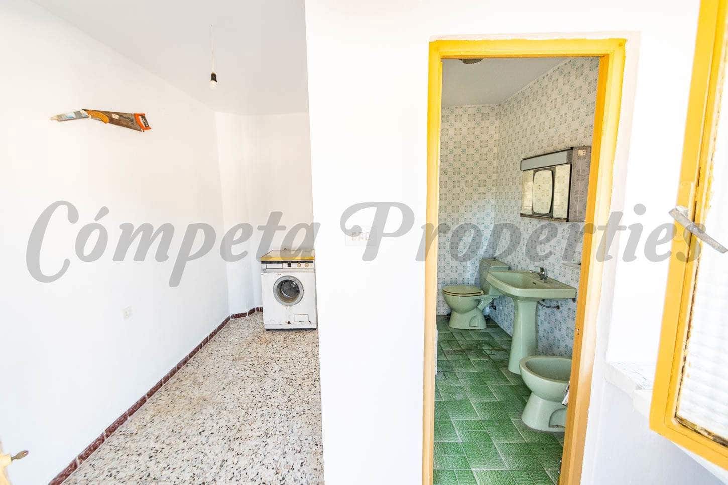 Casa de 3 habitaciones en Torrox en venta - 190.000 € (Ref: 10076403)