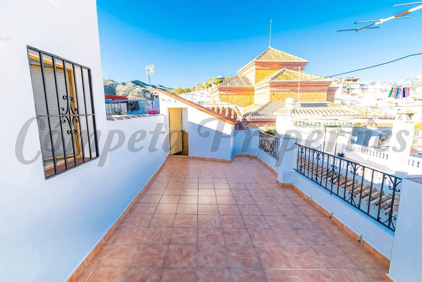 Casa de 3 habitaciones en Torrox en venta - 190.000 € (Ref: 10076403)