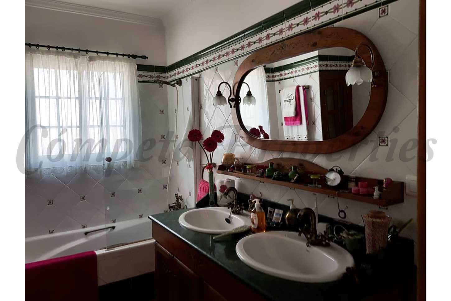 4 sovrum Villa till salu i Torrox med pool garage - 530 000 € (Ref: 10076407)