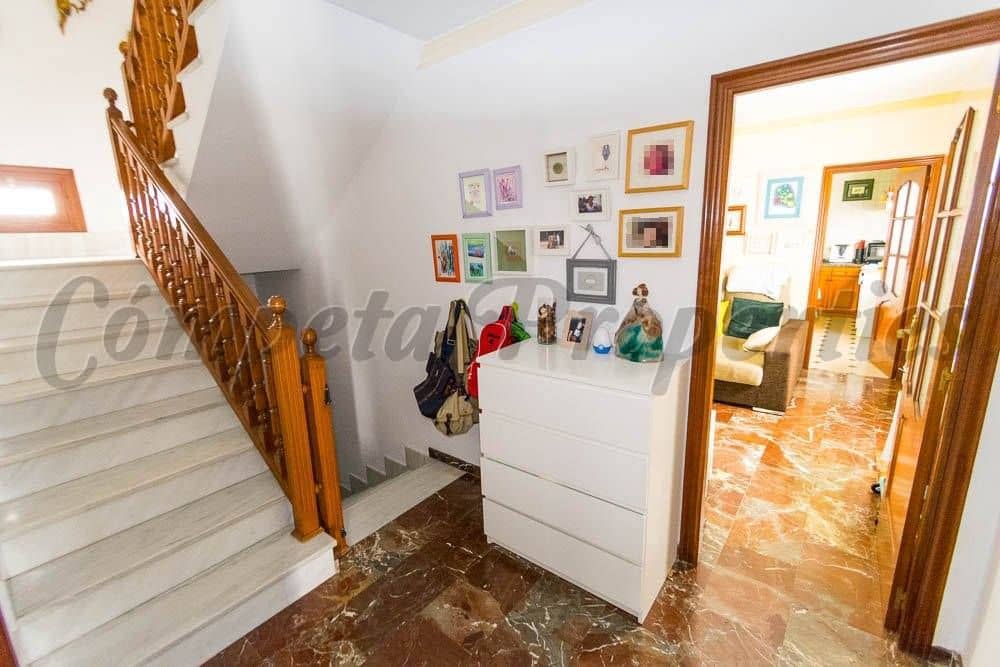 Adosado de 4 habitaciones en Torrox en venta con piscina garaje - 450.000 € (Ref: 10076408)