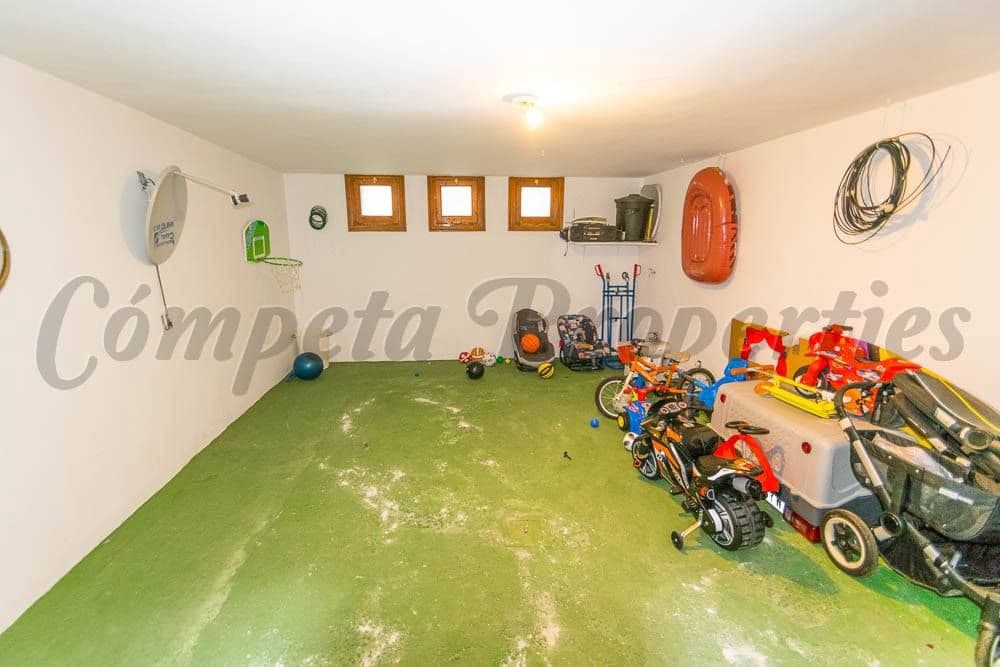 Adosado de 4 habitaciones en Torrox en venta con piscina garaje - 450.000 € (Ref: 10076408)