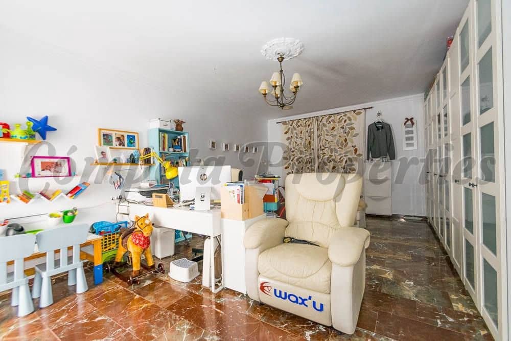 Adosado de 4 habitaciones en Torrox en venta con piscina garaje - 450.000 € (Ref: 10076408)