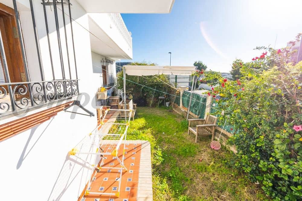Adosado de 4 habitaciones en Torrox en venta con piscina garaje - 450.000 € (Ref: 10076408)