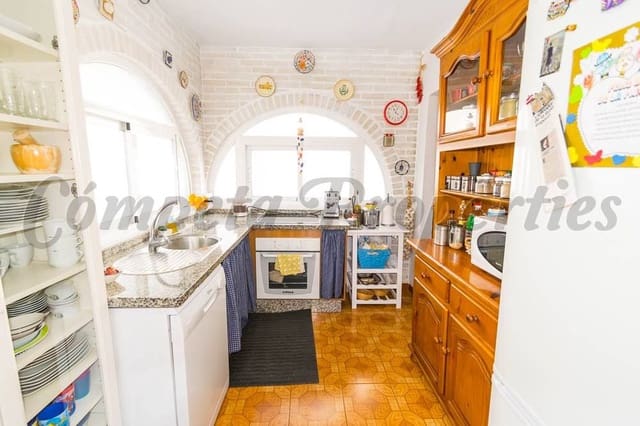 Adosado de 4 habitaciones en Torrox Pueblo, Torrox en venta con piscina garaje - 450.000 € (Ref: 10076408)