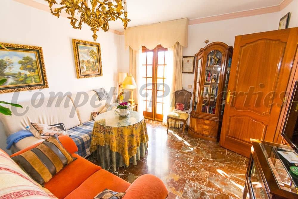 Adosado de 4 habitaciones en Torrox en venta con piscina garaje - 450.000 € (Ref: 10076408)