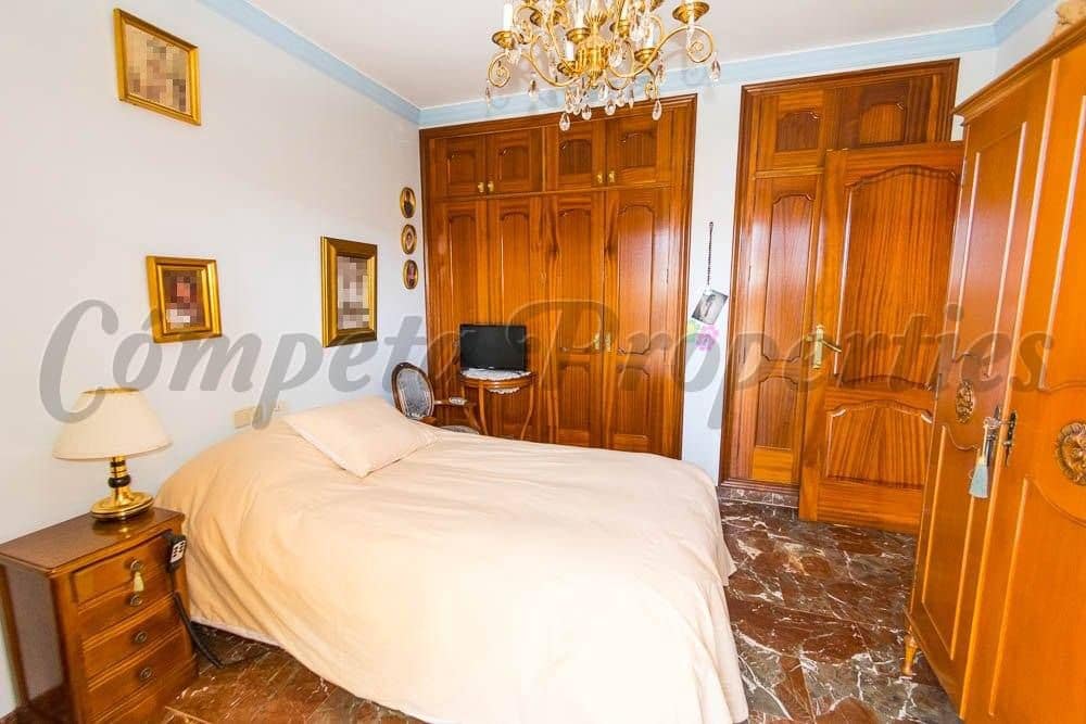 Adosado de 4 habitaciones en Torrox en venta con piscina garaje - 450.000 € (Ref: 10076408)