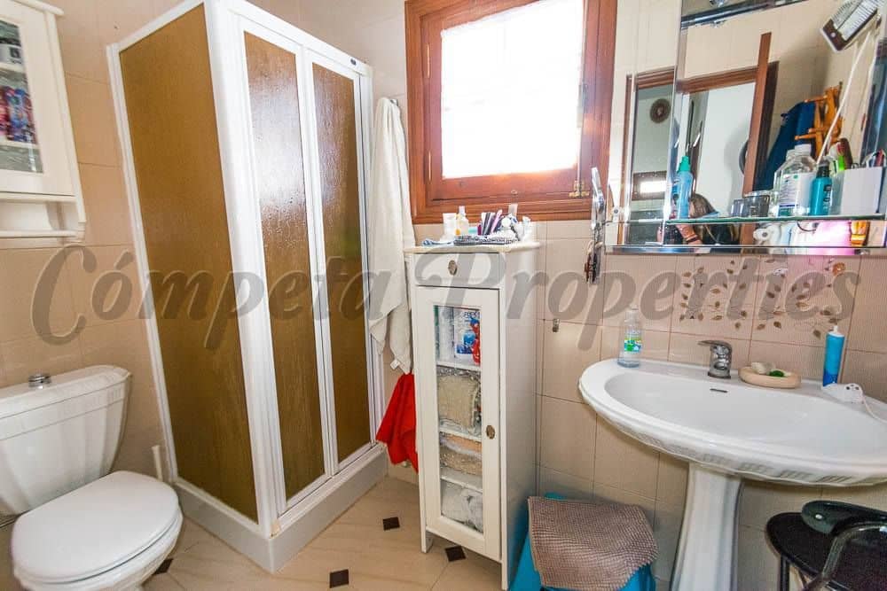 Adosado de 4 habitaciones en Torrox en venta con piscina garaje - 450.000 € (Ref: 10076408)
