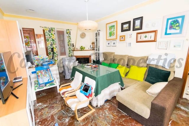 Adosado de 4 habitaciones en Torrox Pueblo, Torrox en venta con piscina garaje - 450.000 € (Ref: 10076408)