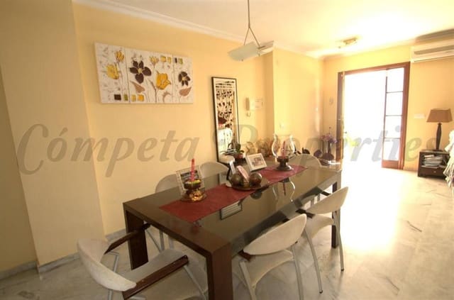 Adosado de 3 habitaciones en Torre del Mar, Vélez-Málaga en venta con garaje - 550.000 € (Ref: 10076411)