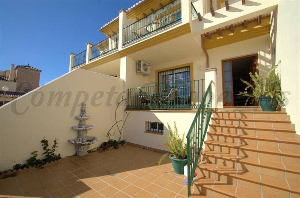3 soverom Rekkehus til salgs i Torre del Mar med garasje - € 550 000 (Ref: 10076411)