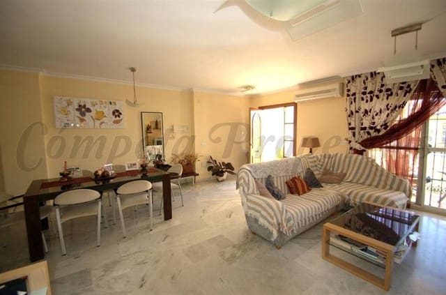 Adosado de 3 habitaciones en Torre del Mar, Vélez-Málaga en venta con garaje - 550.000 € (Ref: 10076411)