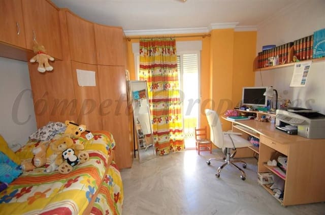 Adosado de 3 habitaciones en Torre del Mar, Vélez-Málaga en venta con garaje - 550.000 € (Ref: 10076411)