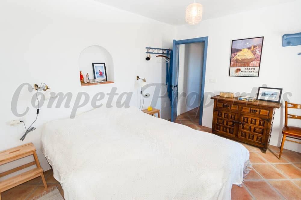   4 soveværelse   ferieByhus i Competa     - € 875 (Ref: 10076419)