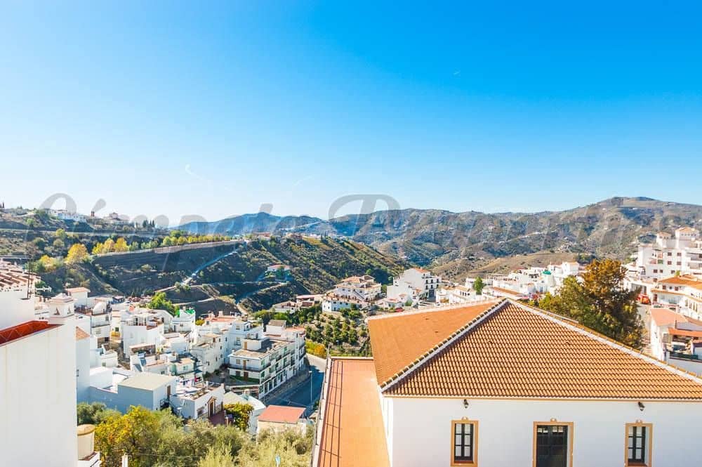   4 soveværelse   ferieByhus i Competa     - € 875 (Ref: 10076419)