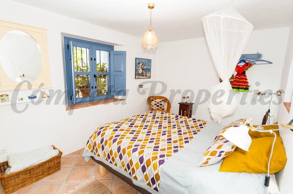   4 soveværelse   ferieByhus i Competa     - € 875 (Ref: 10076419)