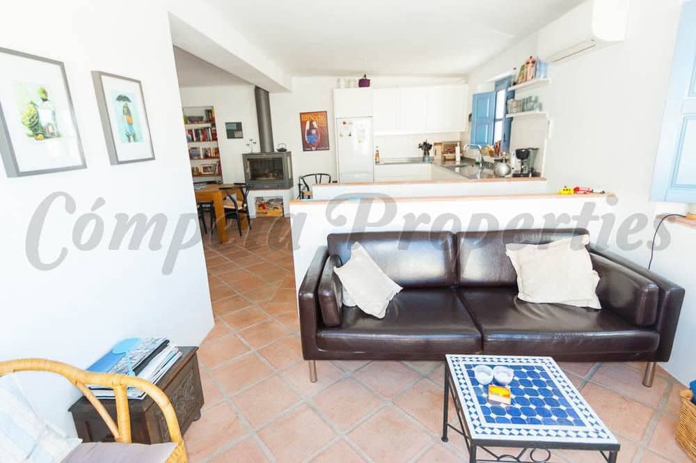   4 soveværelse   ferieByhus i Competa     - € 875 (Ref: 10076419)
