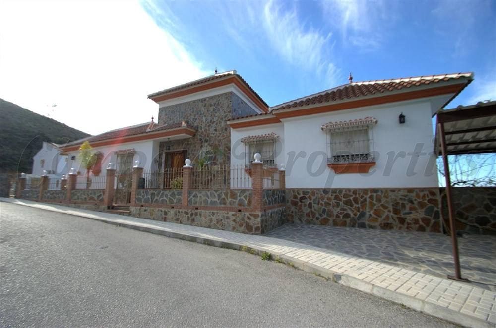 5 Zimmer Ferienhaus in Competa mit Pool Garage - 2.040 € (Ref: 10076420)