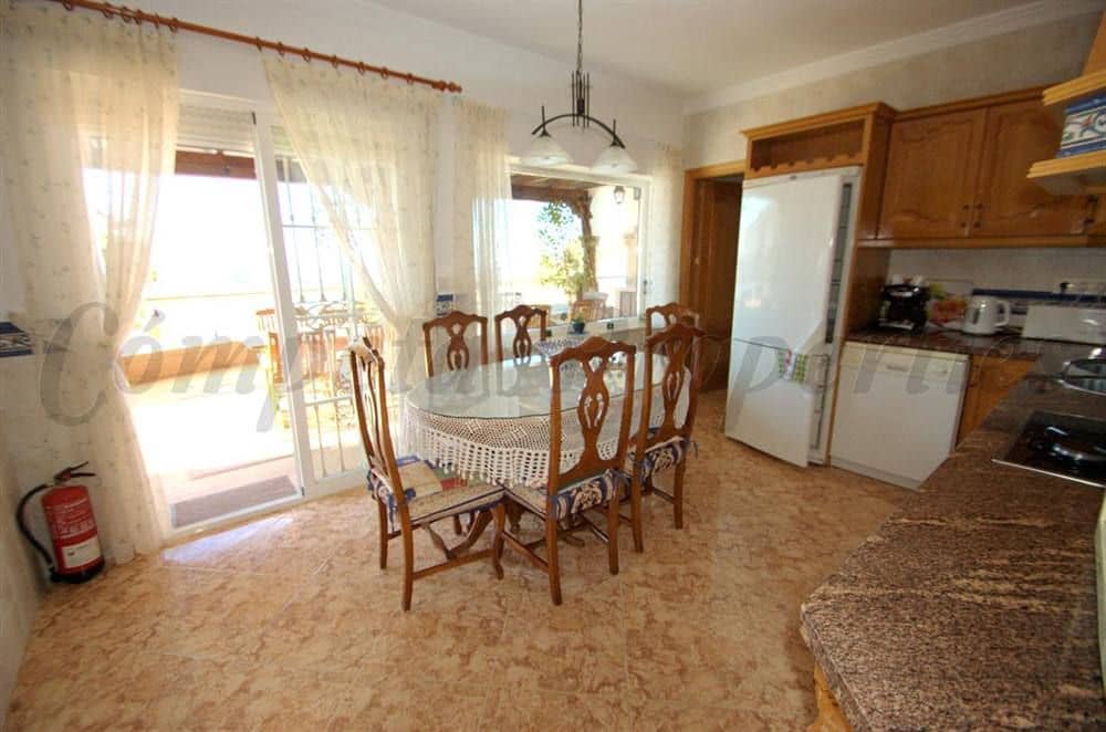 5 Zimmer Ferienhaus in Competa mit Pool Garage - 2.040 € (Ref: 10076420)