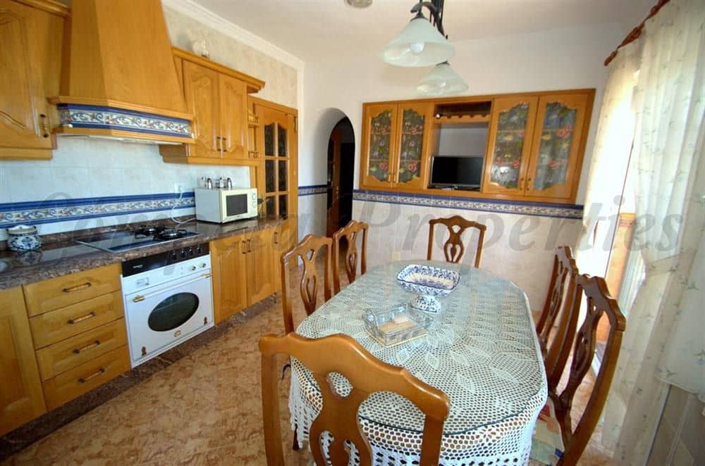 5 Zimmer Ferienhaus in Competa mit Pool Garage - 2.040 € (Ref: 10076420)