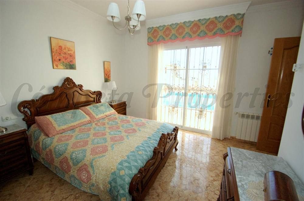 5 Zimmer Ferienhaus in Competa mit Pool Garage - 2.040 € (Ref: 10076420)