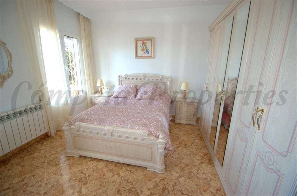 5 Zimmer Ferienhaus in Competa mit Pool Garage - 2.040 € (Ref: 10076420)