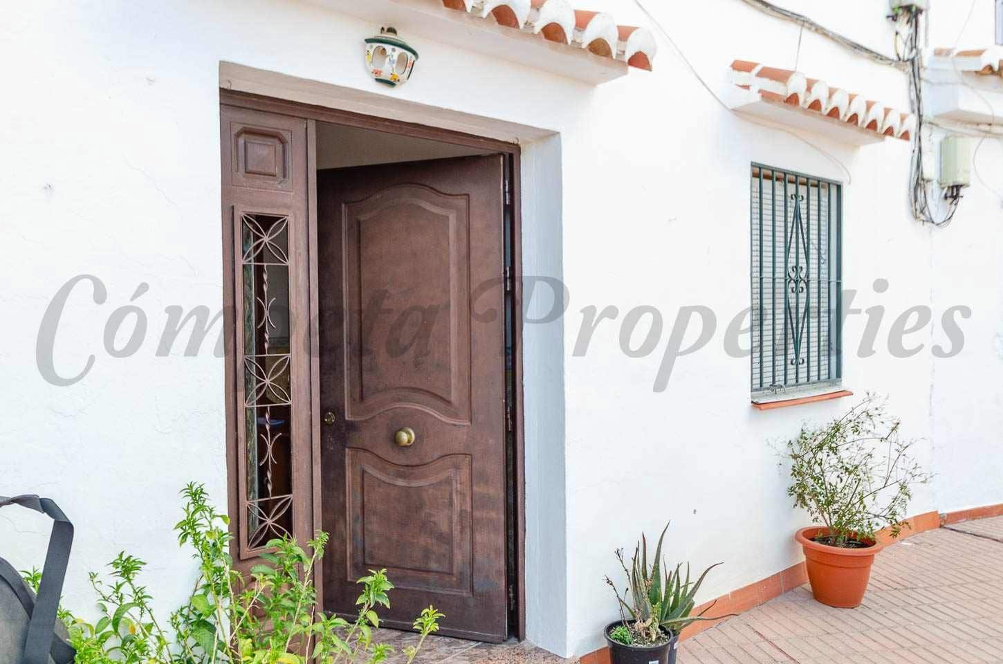 4 bedroom Townhouse for sale in Competa - € 137,000 (Ref: 10076422)